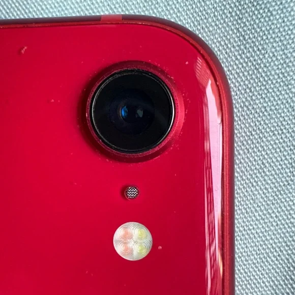 Apple iPhone SE, 64 GB RED, cell phone - Picture 6 of 12